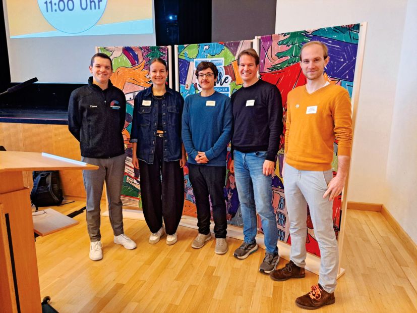 Die Sportjugend-Delegation um Timo Korf (Vorstandsmitglied), Nadine Morgenbrod, Timo Reul (Mitarbeitende der Sportjugend) Daniel Illmer (Stellvertretender Geschäftsführer der Sportjugend) und Amadeus Itzenhäuser (Vorstandsmitglied).Foto: Sportjugend Hessen