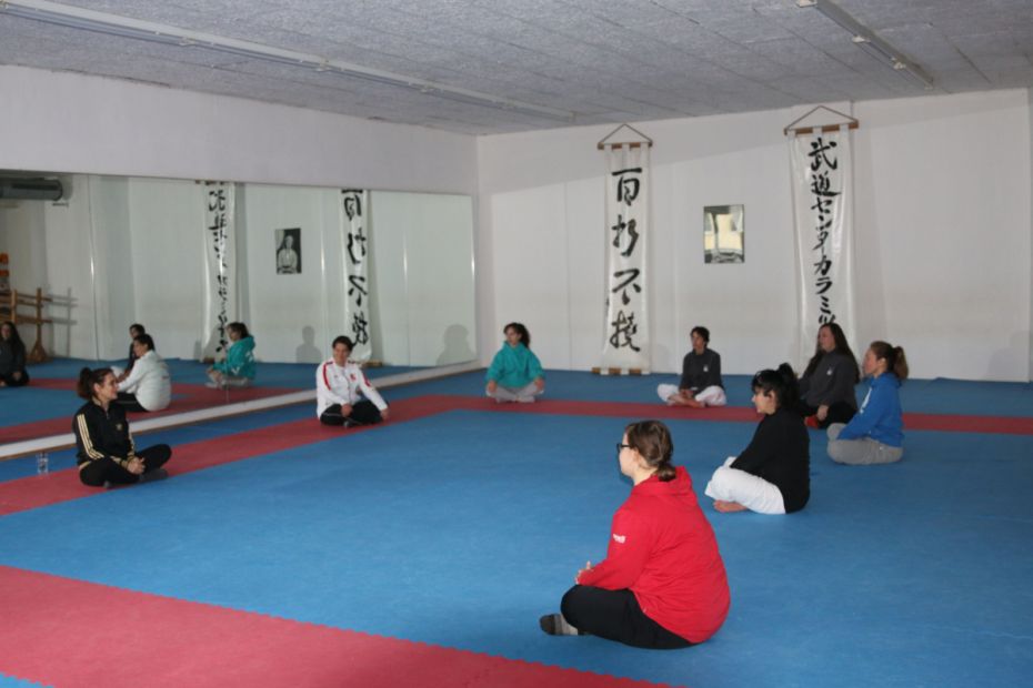 Frauenlehrgang bei der Entspannungs- & Meditations-Einheit Bild: Martina Bier für den HFK