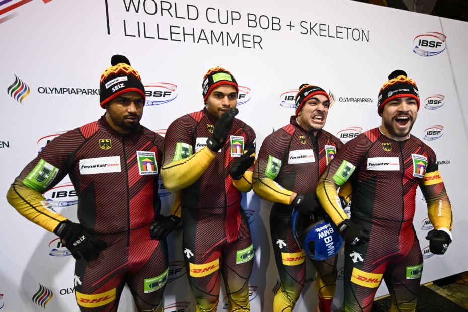 Da kommt Freude auf bei den Anschiebern von links  Costa Laurenz, Joshua Tasche, Issam Ammour und Pilot  Adam  Ammour    Bild: Viesturs Lacis