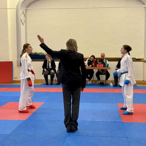 Links: Maria Ruppel die einen Kampf gewonnen hat    Bild: Christian Bonsiep für den HFK