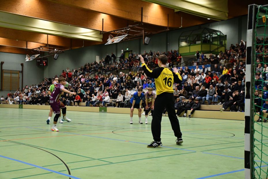 Tim L&ouml;hr (Baden-W&uuml;rttemberg) beim Siebenmeter gegen Tobias Leuchtl (Schleswig-Holstein)
    Bild: David Delp