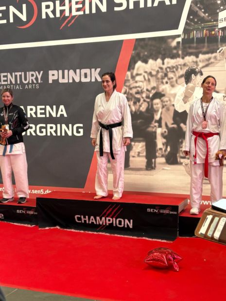 Mitte: Joheina Hamami, Goldmedaille    Bild: Joheina Hamami für den HFK