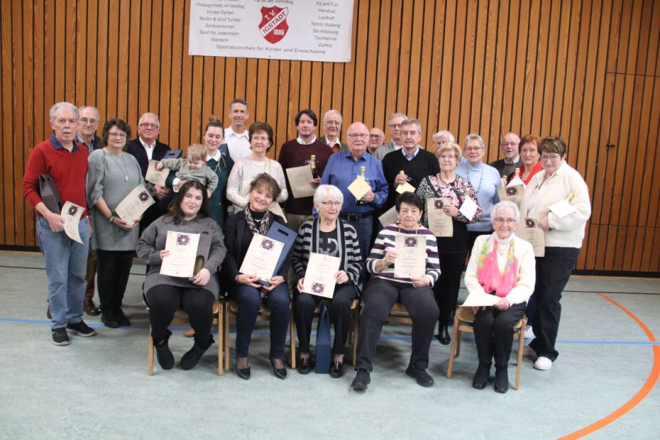 Ehrung der langjährigen Mitglieder beim TV 1886 Hessloch e.V.    Bild: Andreas-Michael Elsner