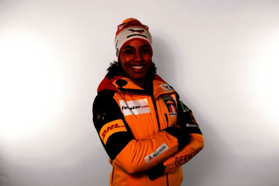 Deborah Levi: Sie hat alles gewonnen, was es im Zweierbob zu gewinnen gibt: Die 28 Jahre alte Deborah Levi (Foto: Arvid Kaffke) holte 2022 bei den Spielen in Peking mit der Pilotin Laura Nolte (Winterberg) olympisches Gold, wurde 2025 Weltmeisterin und bereits 2021 Europameisterin.
    Bild: Arvid Kaffke