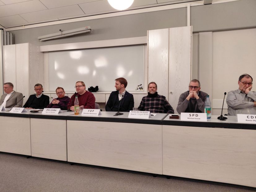 Fraktionsvertreter diskutieren zum Thema Sport und Ehrenamt    Bild: Andreas-Michael Elsner