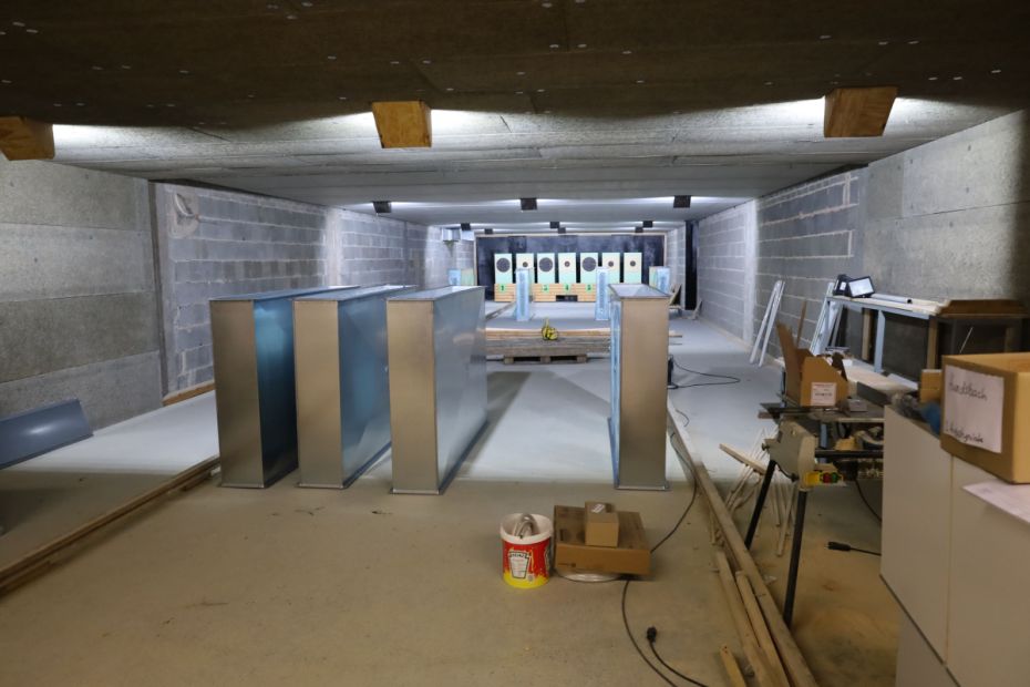 Die Lüftungskanäle wurden in den letzten Tagen geliefert, der Einbau erfolgt durch Eigenleistungen des Schützenvereinsmitglieder. Bild: Harald Piaskowski