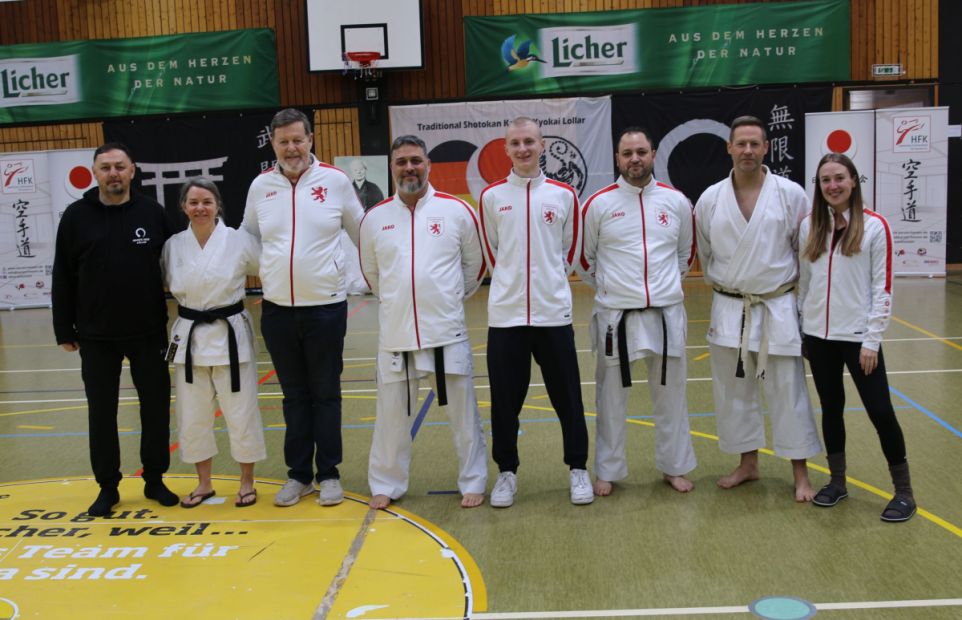 V.l.: Claudiu Dinu (Ausrichter des diesjähren Openings), Elke Tischer (HFK Breitensportreferentin), Reinhard Schmidt-Eckhardt (HFK Präsident), Christian Bonsiep (HFK Leistungssportreferent), Noel Seitz (komm. HFK Jugendreferent), Jamal Laudiai (Landestrainer Kumite Hessen Süd), Thorsten Steiner (Landestrainer Kata), Christine Heinrich (Bundesassistenztrainerin Kata)    Bild: Martina Bier für den HFK