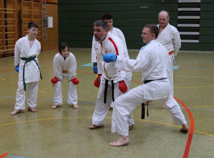 Kumite Einheit    Bild: Martina Bier für den HFK