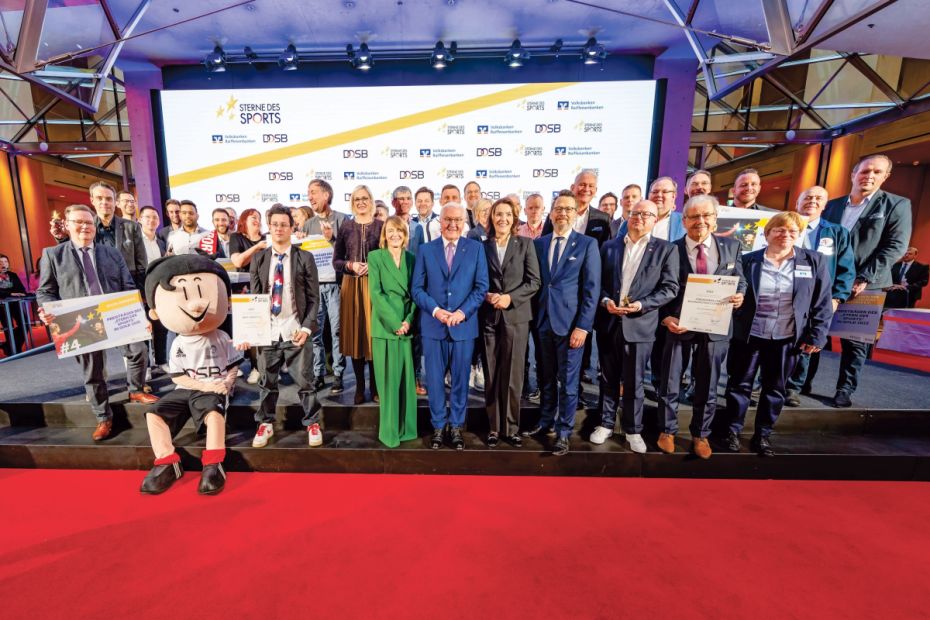 Die Preisträger der „Sterne des Sports“ mit der Jury.Foto: BVR/DOSB