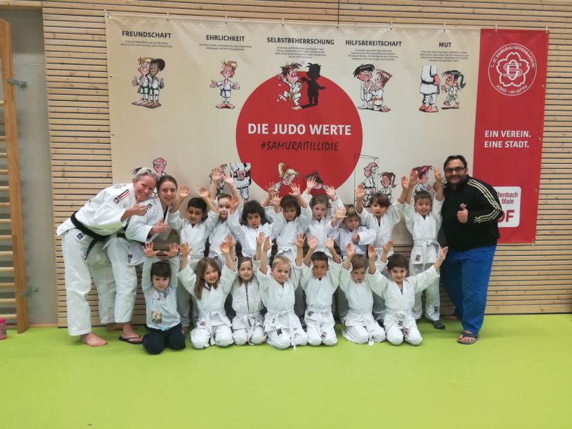 Francesco Liotta, Jana Liotta und Luna Skoberne zeigen dem Nachwuchs, dass Werte Spa&szlig; machen k&ouml;nnen.&nbsp;
&nbsp;
    Bild: Samurai Offenbach