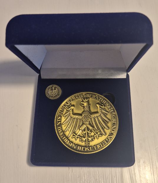 Sportlerehrung der Stadt Frankfurt am Main: Medaille    Bild: Monika Lang für den HFK