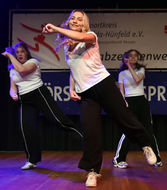 Vorführung der „Street Style Dancing“-Gruppe vom Hochschulsport der Hochschule Fulda Bild: Charlie Rolff