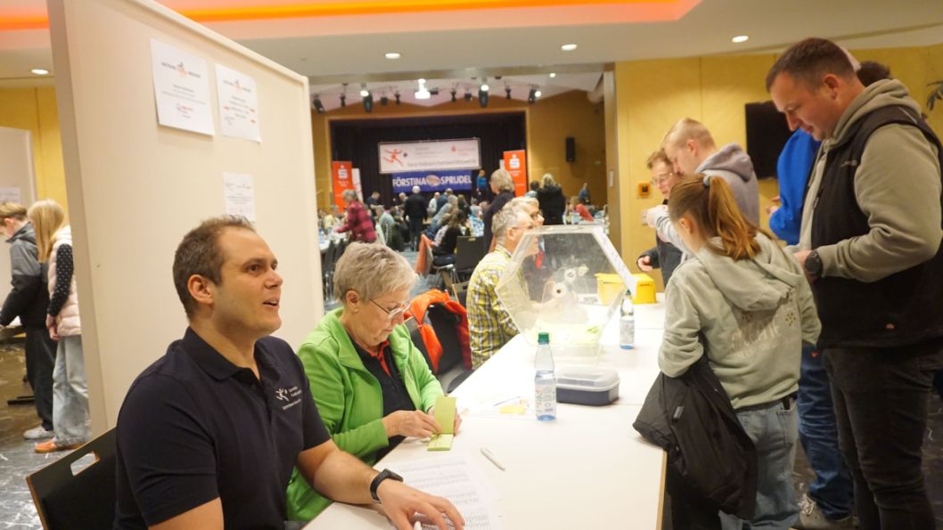 Andrang bei der Registrierung Bild: David Piaskowski