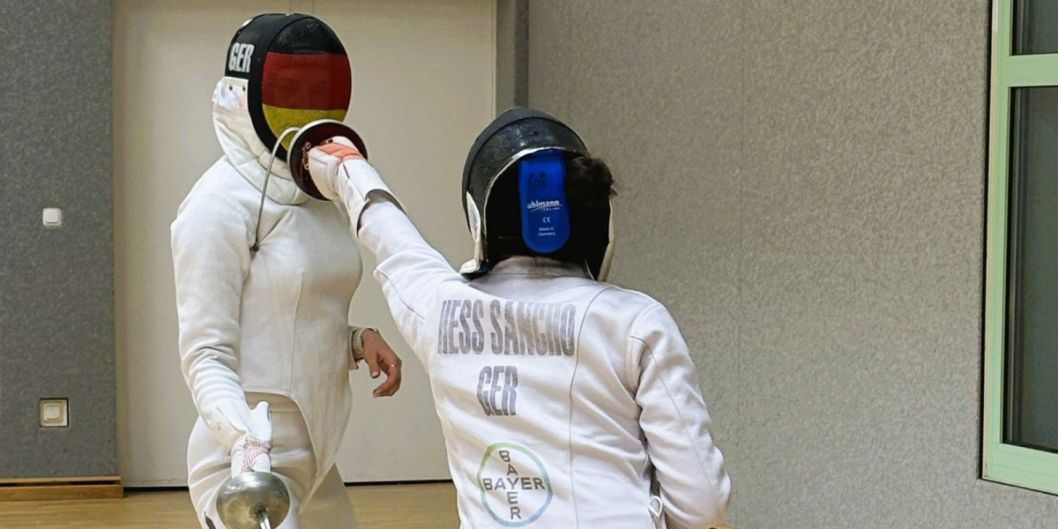 ... Fechten beim Frankfurter Turnverein 1860 mit Gala Hess-Sancho und Alexandra Ehler aus dem Nationalteam ...    Bild: Sportkreis Frankfurt e.V.