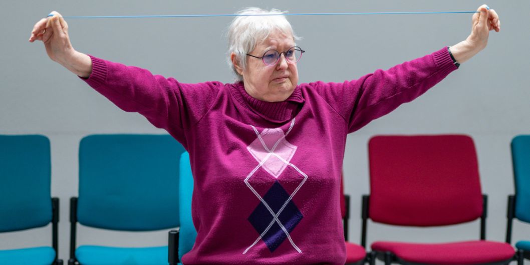 ... Hocker-/Stuhlgymnastik für aktive Ältere von der Bildungsakademie des lsb h ...    Bild: Florian Wiegand