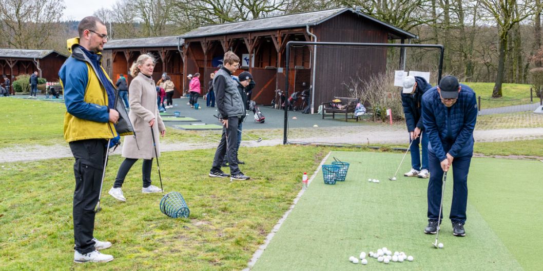 ... oder auch inklusives Golf beim GC Oberursel Skyline e.V., mit den Gästen Stefanie Mayer, Deaflympics-Teilnehmerin 2025, und Lisa Schmitz aus dem Gehörlosen-Golf-Nationalteam.    Bild: GC Oberursel Skyline e.V.