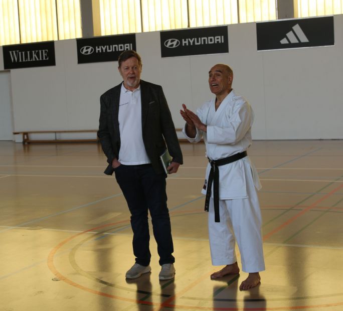 Links: HFK Präsident Reinhard Schmidt-Eckhardt, rechts: Landesstilrichtungsreferent Amir Valadkhani Bild: Martina Bier (HFK Pressereferentin) für den HFK