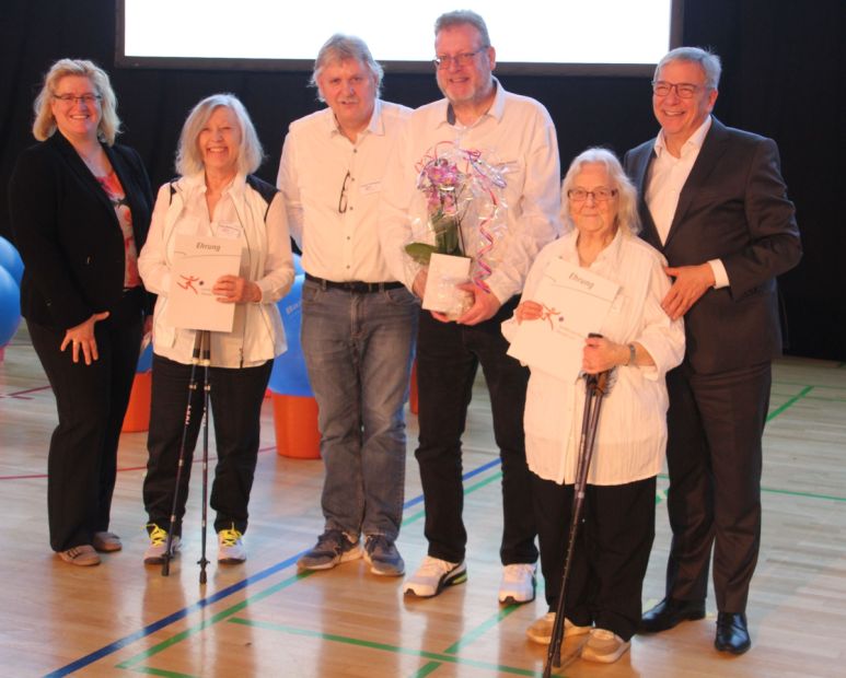 Ehrung langjähriger Vorstandsmitglieder    Bild: Andreas-Michael Elsner