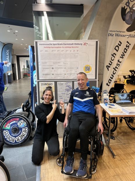 Ellen Lewis vom Sportkreis Darmstadt-Dieburg und Martin Honcu von der VSG Darmstadt 1949 im Einsatz beim 2. Mobilitätstag in Darmstadt.     Bild: SKDADI