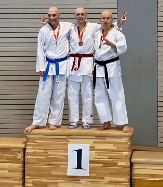 Links: Stefano Bellingeri, Kumite Masterklasse Herren Ü55/Ü65, -80 kg: Silber,
rechts: Louis Blank, Kumite Masterklasse Herren Ü55/Ü65, -80 kg: Bronze Bild: Joheina Hamami für den HFK
