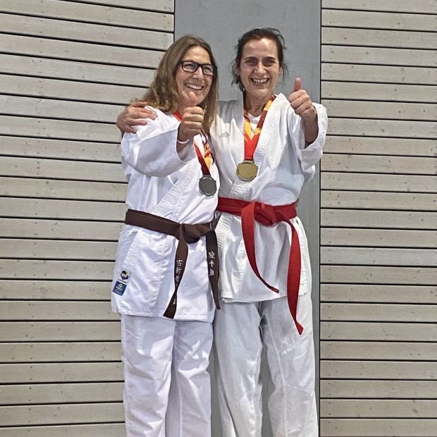 Rechts: Joheina Hamami, Kumite Masterklasse Damen Ü45/Ü55: Gold Bild: Joheina Hamami für den HFK