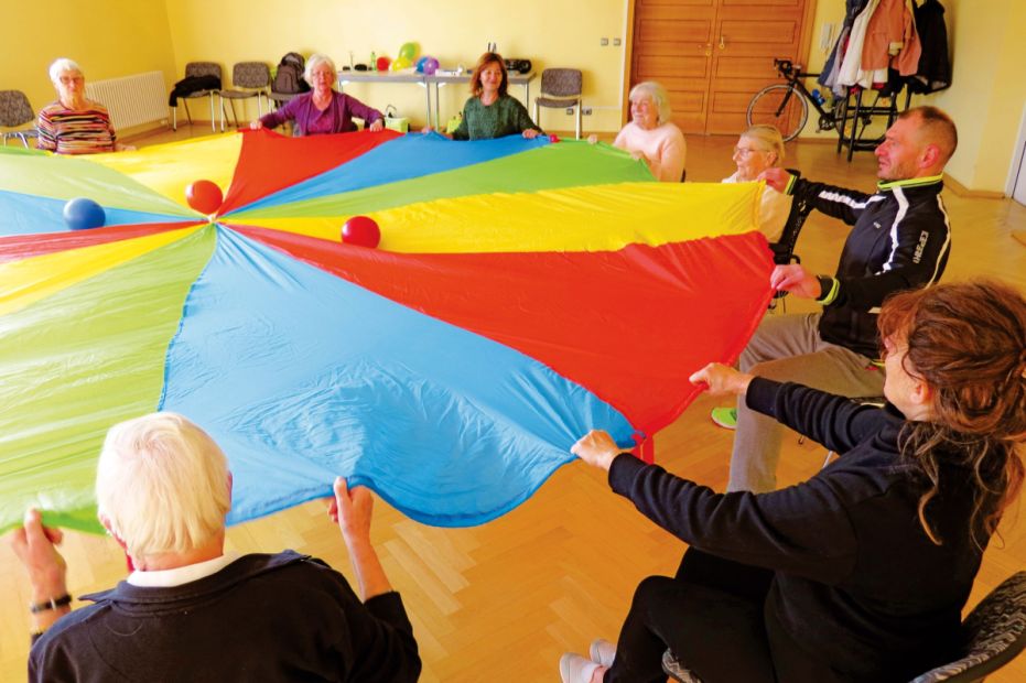 Gemeinsam Sport treiben schafft Lebensfreude – auch im hohen Alter.Foto: Bildungsakademie