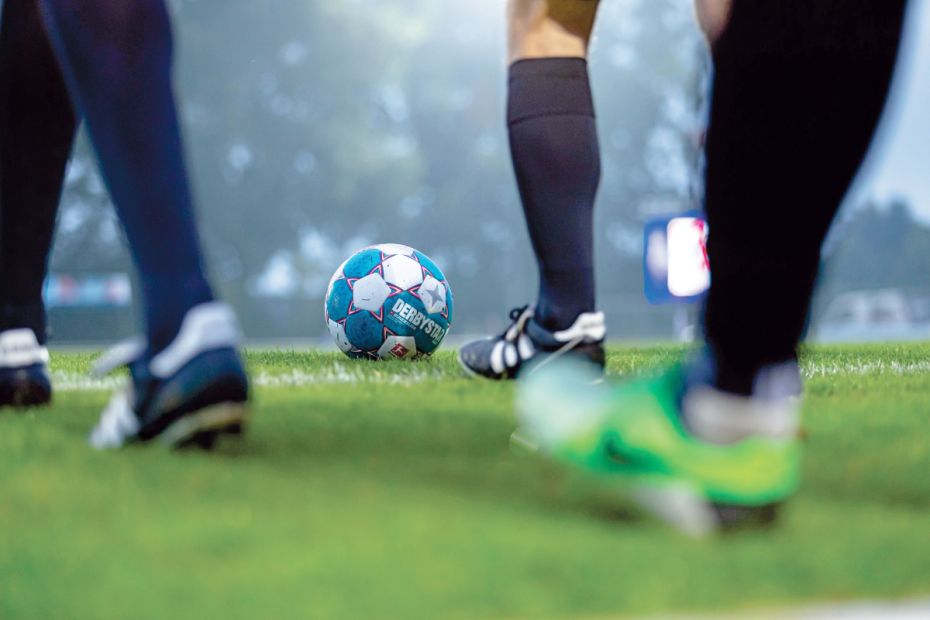 Angepasste, gelenkschonende Sportarten wie „Gehfußball“ sollen Fußballer*innen über 40 Jahren ansprechen.Foto: pixabay.com