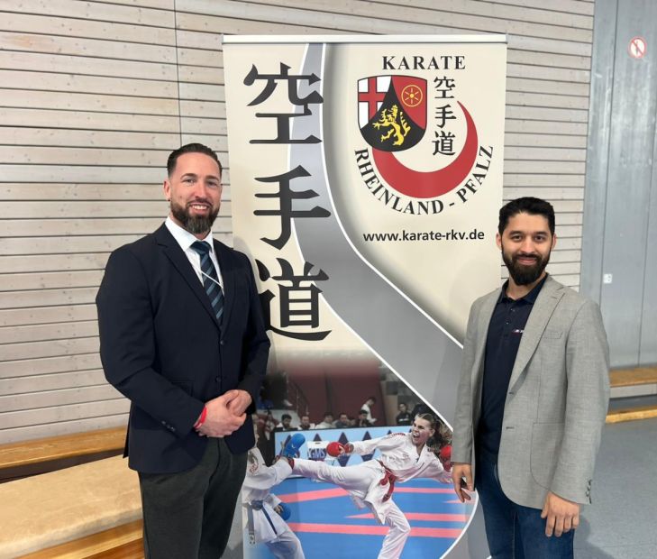 Links: Amir Limo (Landeskampfrichter), rechts: Dr. Yasin Asif Islam (Kampfrichterreferent Hessen)    Bild: Dr. Yasin Islam für den HFK