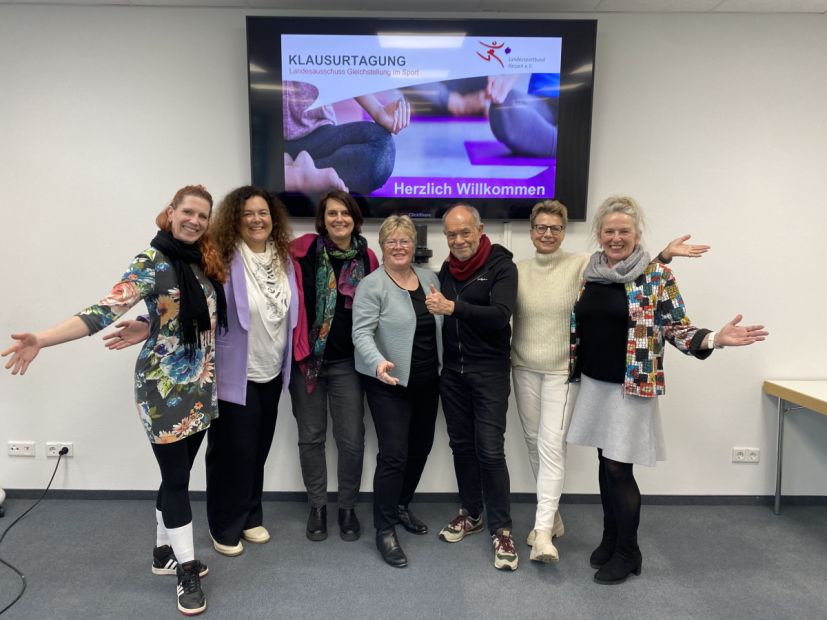 Engagieren sich für mehr Gleichstellung im organisierten Sport (von links): Claire Bargel, Sally Kulemann, Meike Henning, Brigitte Senftleben, Roland Frischkorn, Dagmar Schmitt-Merkl und Gundi Friedrich.
Bild: lsb h