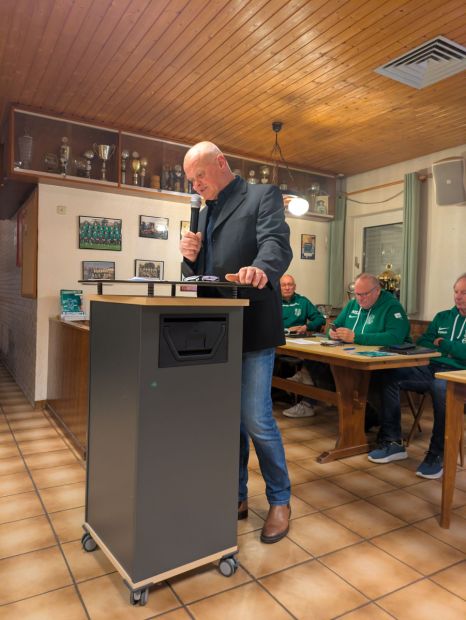 HSV-Vorsitzender Jörg Wettels freut sich über den lsb h Zuschuss und bedankt sich beim beim Sportkreis-Team für den außerordentlichen Einsatz zum Wohle der hiesigen Sportvereine    Bild: Bernd Jiptner - Haimbacher SV