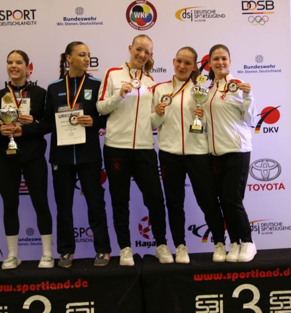 Bronze: Kata Team Damen SC Judokan e.V. 1, v. rechts: Cennet Özer, Lara Marie Schäfer, Melina Samira Jürgens    Bild: Martina Bier (HFK Pressereferentin) für den HFK