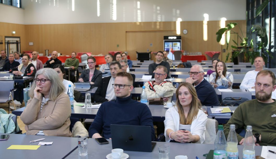 Teile des Plenum    Bild: Martina Bier (HFK Pressereferentin)