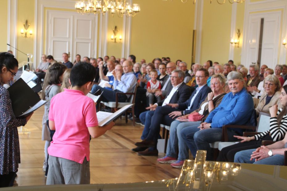 Musikalische Begleitung durch Schulchor der Konrad-Duden-Schule     Bild: Andreas-Michael Elsner
