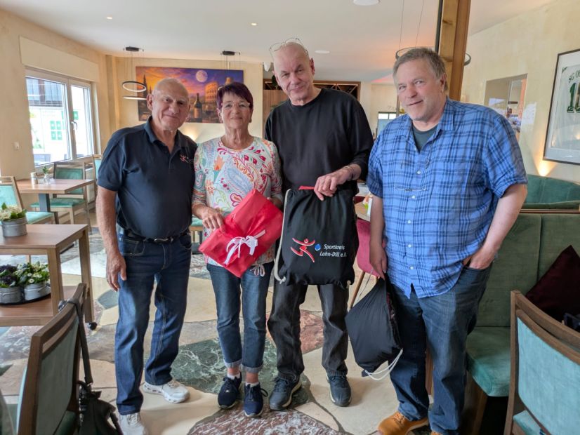 Ehrung der Teamer (von li. R. Koch, Bärbel Dobsza, Carlo Wiegand, Kurt Gehrmann)    Bild: Bärbel Dobsza