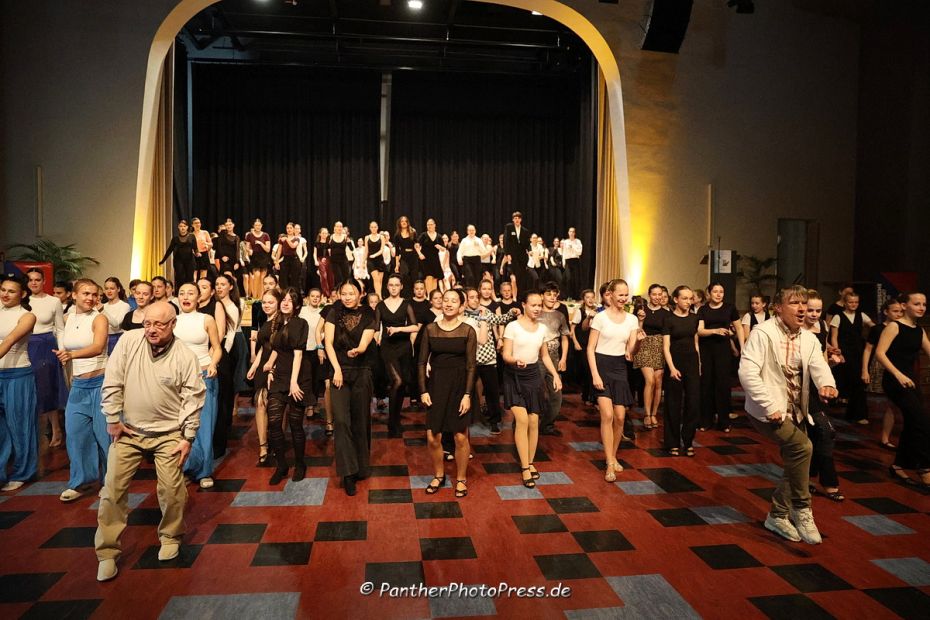 Opening mit 160 Schülern aus 10 Schulen