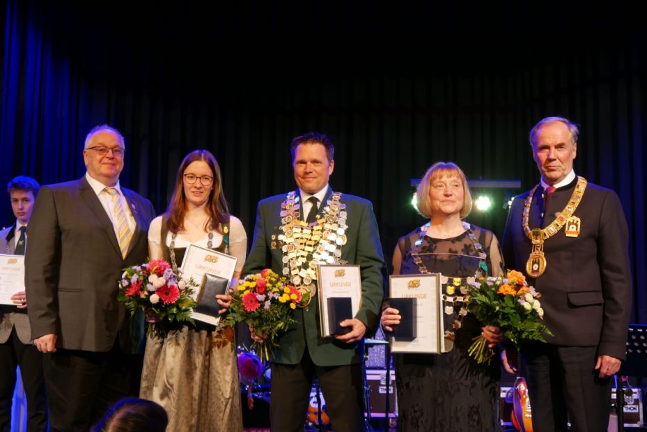 DSB-Vizepräsident Jugend Stefan Rinke, Anna Haberhauer, Bundesschützenkönig Mich