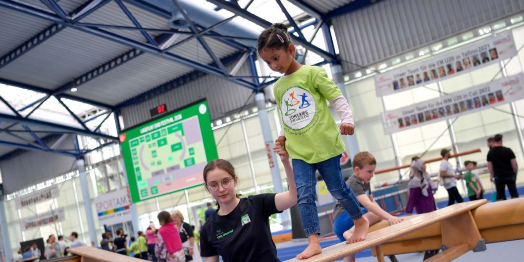 Die Kinder konnten sich an 20 Stationen austoben.    Bild: Kai Peters