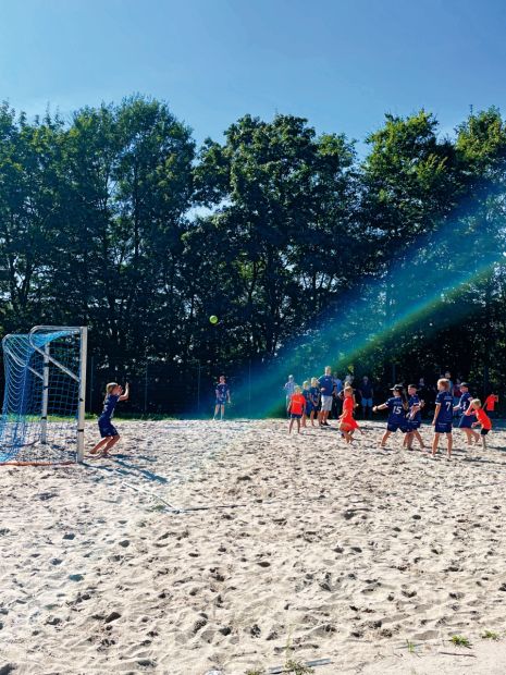 Handball im Sand: Fairplay Handballfest in Wiesbaden. Foto: SJH
