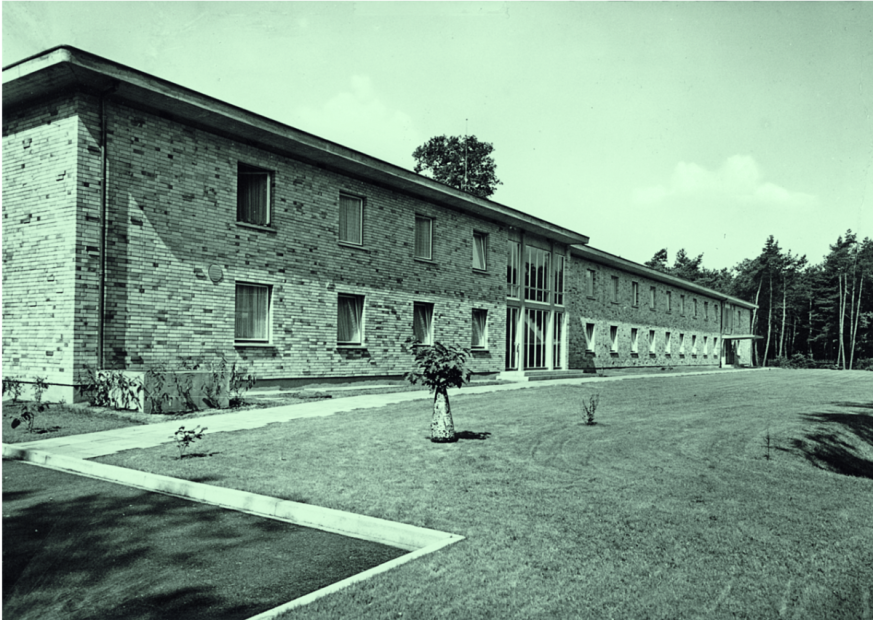 1958: LSBH baut SPORTSCHULE
Mit dem Bau der Sportschule in der Otto-Fleck-Schneise 4 startet der LSBH in eine neue &Auml;ra der Ausbildung von &Uuml;bungsleitenden.
    Bild: LSBH
