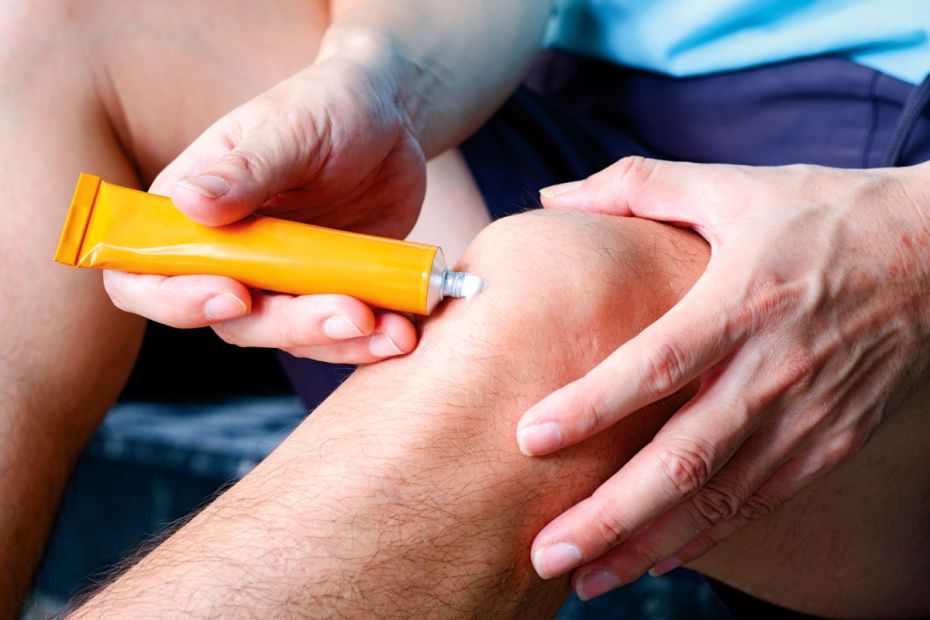 Viele Sportlerinnen und Sportler greifen regelmäßig zu Schmerzmitteln. Bei Verletzungen macht das Sinn, aber prophylaktisch sollten Voltaren und Co. nicht eingesetzt werden.
Foto: Shutterstock