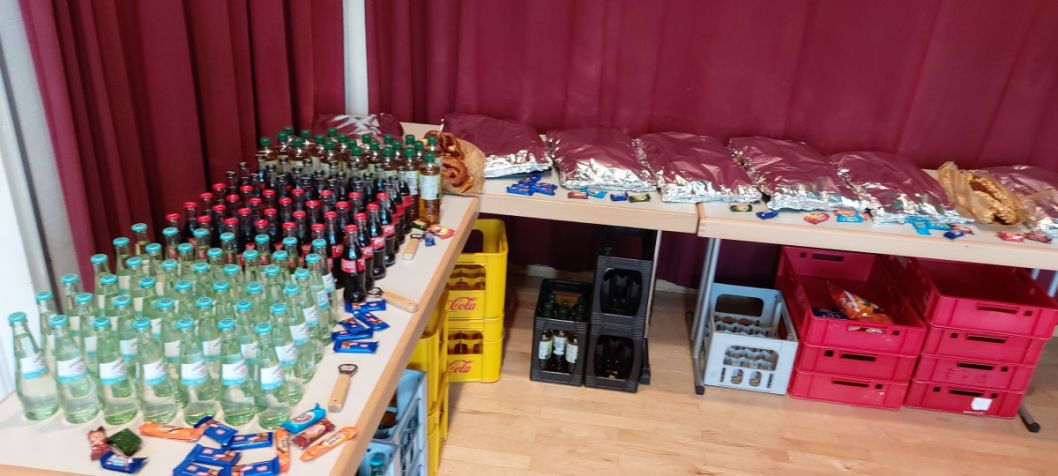 Getränke und kleine Häppchen: Für das leibliche Wohl der Prüferinnen und Prüfer war wie immer bestens gesorgt. Bild: Sportkreis Offenbach e.V.