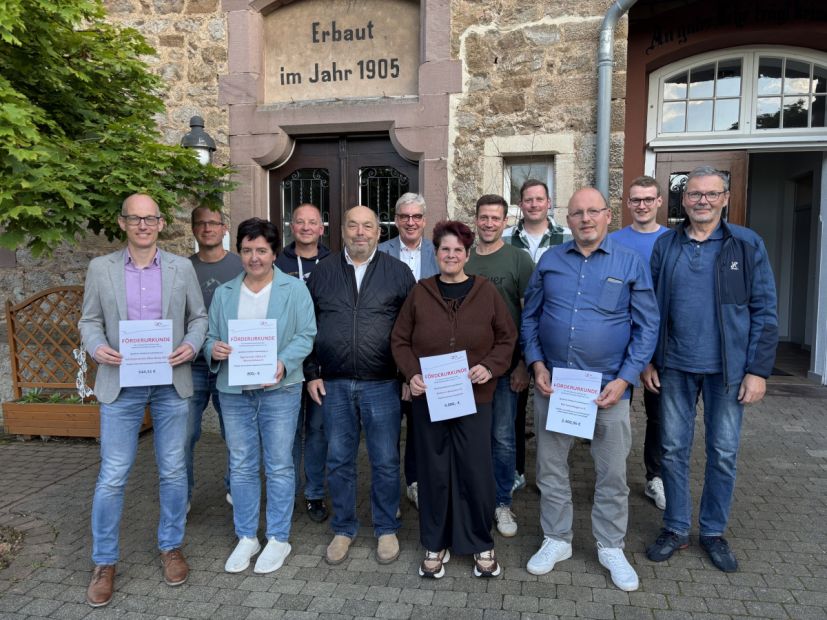 Treffen in Mühlhausen: Vorstände von sechs Sportvereinen mit Sportkreischef Uwe Steuber (Mitte). Bild: Kerstin Mühlhausen
