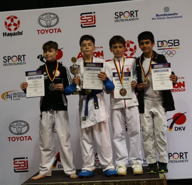 Zweiter von rechts: Leonid Korovyakov (Bronze Kumite)    Bild: Martina Bier (HFK Pressereferentin)
