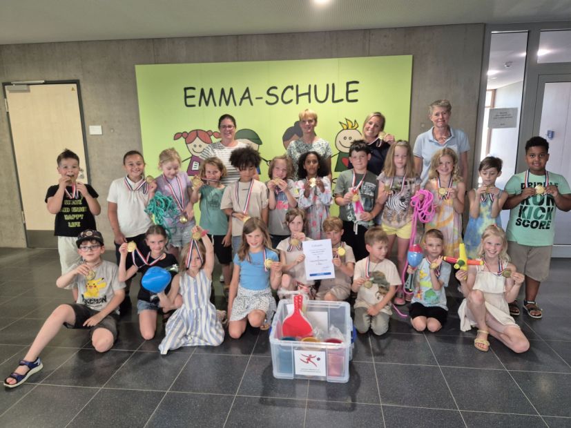 Große Freude über das tolle Sieger-Ergebnis bei den Schülerinnen und Schülern der Klasse 2c der Emma-Schule Seligenstadt. Bild: Sportkreis Offenbach e.V.
