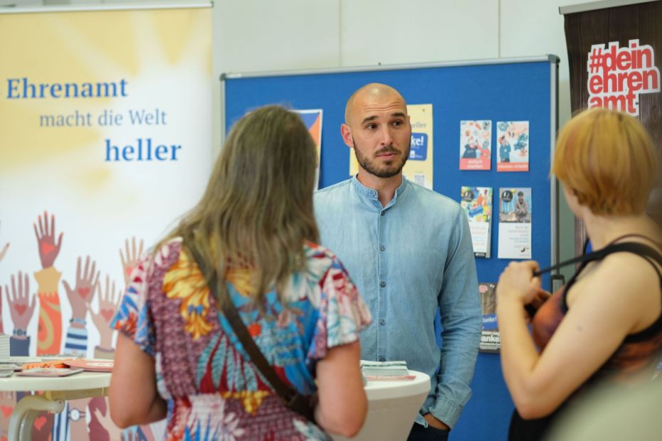 Ins Gespräch kommen mit Interessierten