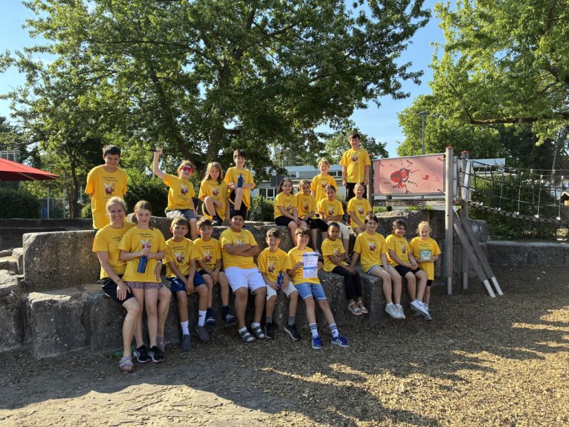 1. Platz - Bienenklasse der Grundschule Königstädten mit Klassenlehrerin Frau Weyrauch Bild: Sportkreis GG