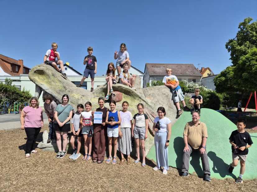 1. Platz - Klasse 4b der Nibelungenschule Biebesheim mit Klassenlehrerin Frau Muminovic Bild: Sportkreis GG
