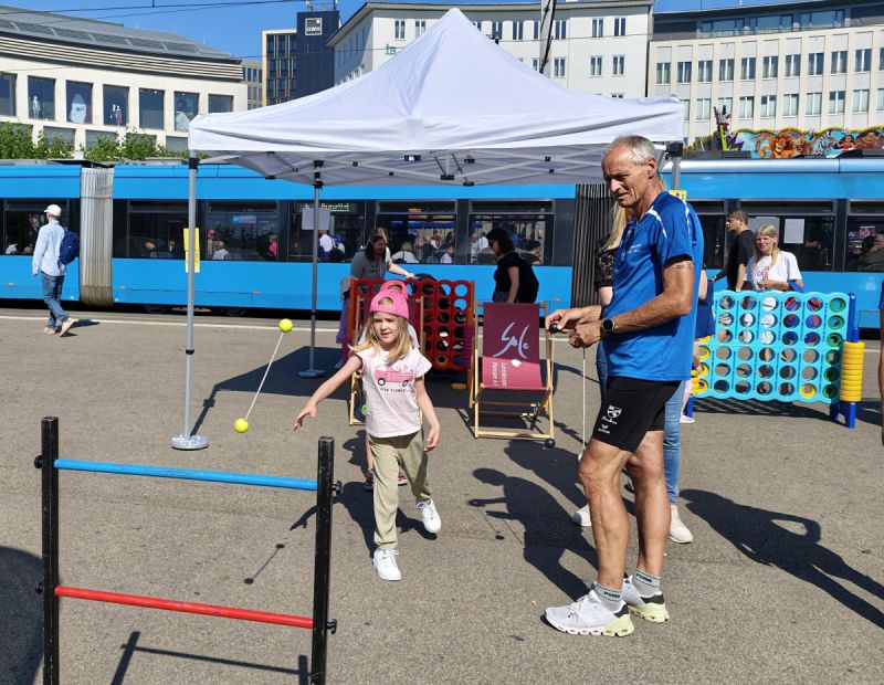 volle Konzentration, nicht mal die Straßenbahn konnte ablenken Bild: Heiko Weiershäuser