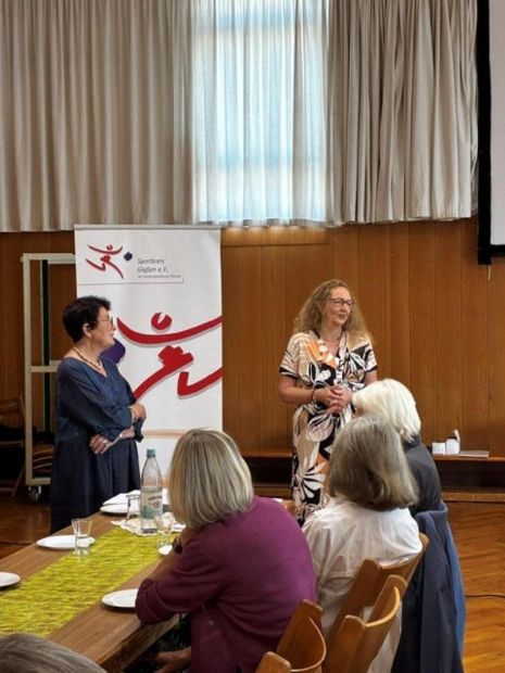 Andrea Stump-Schmidt, 1. Vorsitzende TSG 1905 Steinbach e.V.
Doris Lochmüller 
begrüßen die Anwesenden
