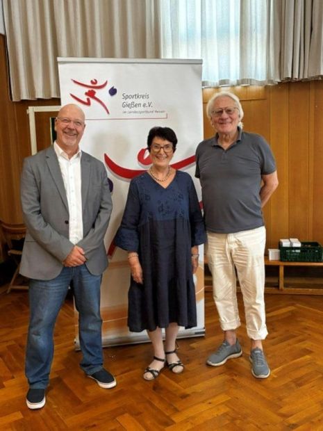 v.l.n.r.: Referent Ralf Haberski
Doris Lochmüller, Beauftragte Seniorensport Sportkreis Gießen
Prof. Dr. Heinz Zielinski, 1. Vorsitzender Sportkreis Gießen    Bild: Christine Preuß